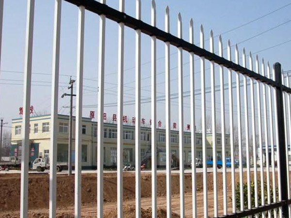 博乐市锌钢护栏产品兼具实用性和装饰性 